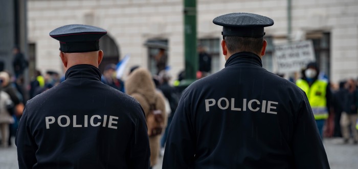 Na protest dohlížela po celou dobu policie