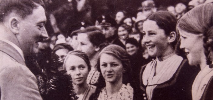 Adolf Hitler mluví v roce 1942 na setkání se svými příznivci