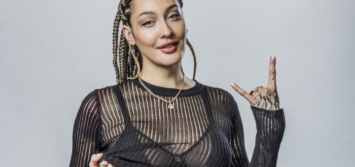 Kateřina Klinderová si říká Kundosaki. Je moderátorkou