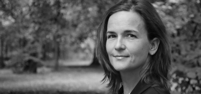 Doktorka Vrzáčková se od roku 2013 věnuje sexuologii a psychoterapii na TH klinice, funguje také jako sexuolog v projektu Parafilik