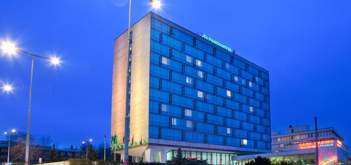 Parkhotel je ikonou, které se vrátila zašlá sláva. Víte však, co se v těchto místech odehrálo za druhé světové války? 