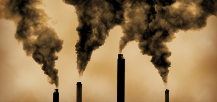 Emise CO2 stále stoupají, množství zplodin v atmosféře dosáhlo absolutního rekordu