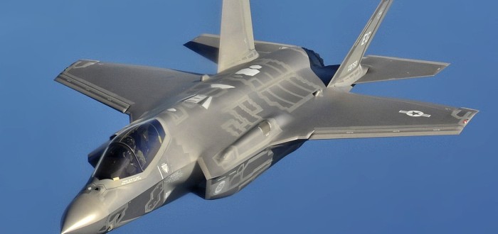 Moderní stíhač F-35 bude v budoucnu používat i ČR, nicméně odpůrci nákupu poukazují na četné problémy, jimiž stroj trpí