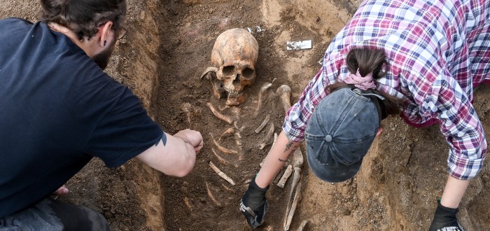 Na místě vykopávek už byly objeveny stovky hrobů z desátého století