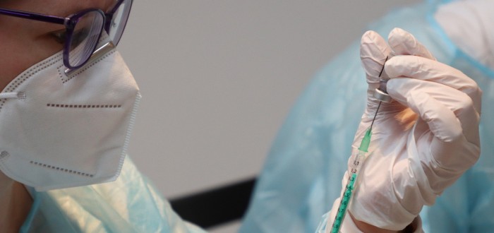 Hygienici případy s podezřením na britskou mutaci trasují přednostně a upravit by se kvůli ní měla také mobilní aplikace eRouška