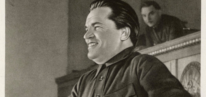 Sergej Kirov brzy ztratil oba rodiče a vyrůstal v sirotčinci