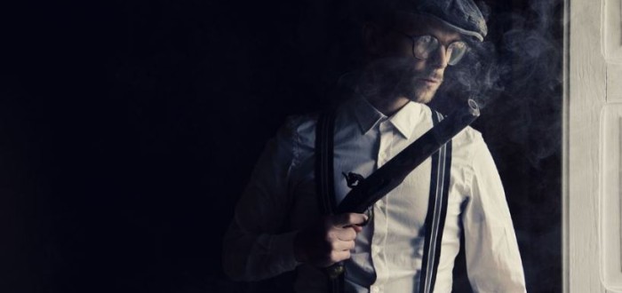 Psychicky nemocný střelec zabil koncem minulého roku 14 lidí. Ihned začala debata o možném zpřísnění držení zbraní. Je to tak ale správně?