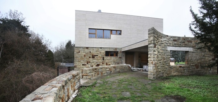 Od konce války do počátku 90. let se zde nacházela mateřská školka, poté vila chátrala