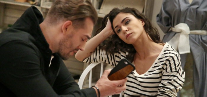Eva Burešová a Jan Kopečný hrají bývalé partnery, kteří se soudí o firmu