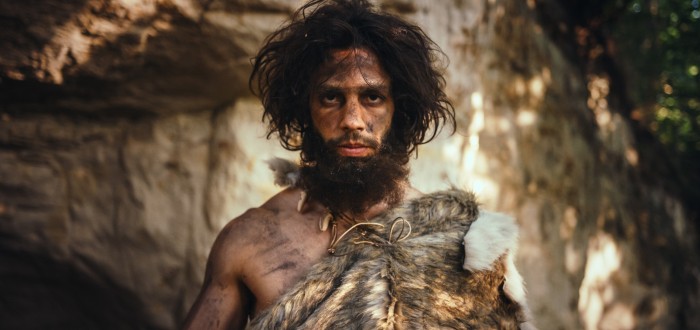 Za nejvýchodněji položené naleziště neandertálců byla dosud považována jeskyně Tešik-Taš v Uzbekistánu, kde byly ve 30. letech objeveny pozůstatky neandertálského dítěte staré asi 70 000 let