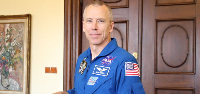 Astronaut dostal od Univerzity Palackého medaili za popularizaci vědy