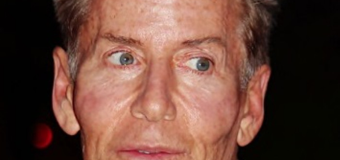 Calvin Klein pocházel z židovské rodiny. Tento módní návrhář kromě oděvů navrhoval i parfémy, hodinky, šperky, nábytek a další módní a designové doplňky