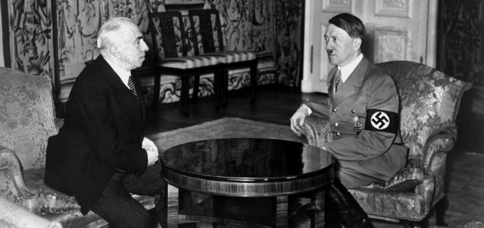 Emil Hácha s tehdejším vůdcem Adolfem Hitlerem. Německý diktátor neměl slitování