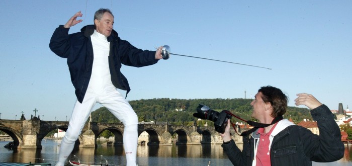 Tady ještě v roce 2007 Jan Tříska pokoušel štěstí s dostatečným jištěním. O deset let později se mu staly Karlův most a Vltava osudnými