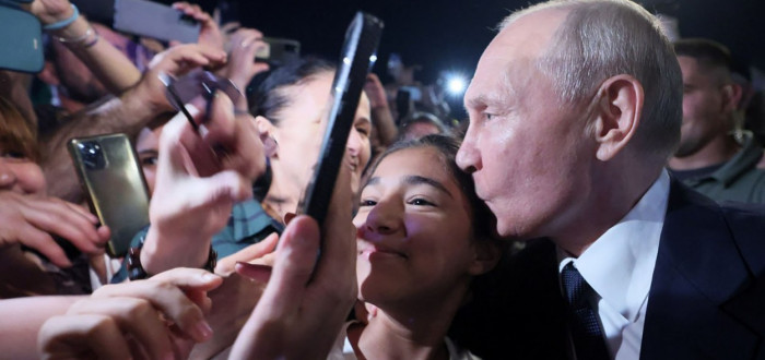 Podobně jako Adolf Hitler i Vladimir Putin využívá propagandy