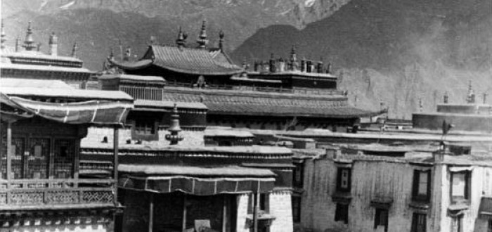 Jeden z tibetských klášterů, na jehož střeše rebelové umístili kulomety, které měly odrazit Číňany