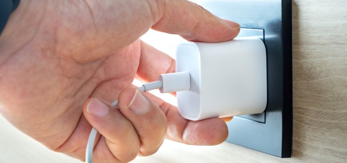 Uzavírání smlouvy s novým dodavatelem energií může být někdy jako bloudění v labyrintu složitých podmínek a poplatků