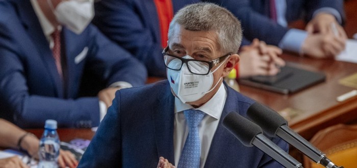 Andrej Babiš ví, že jen modlení volby nevyhraje
