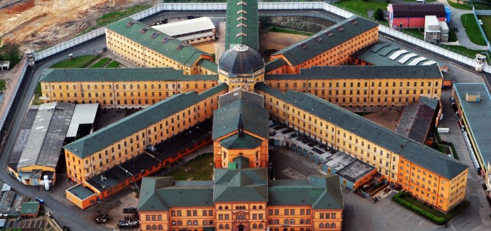 Autorem základní koncepce vězeňského areálu byl architekt a c. k. stavební rada Emanuel Trojan a projekt vypracoval c. k. inženýr pro vnitřní záležitosti Franz Maurus