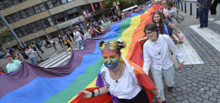 Průvod Prague Pride zažil podivné útoky