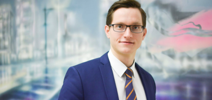 Štěpán Křeček po studiu na VŠE v Praze tamtéž absolvoval i postgraduální studium (PhD. se zaměřením na národní hospodářství a hospodářskou politiku)