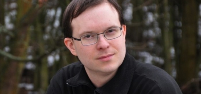 Visinger se zabývá tématy moderních zbraní, ozbrojených sil, konfliktů a bezpečnostních hrozeb