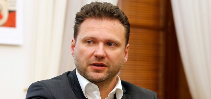 Radek Vondráček je vzděláním právník a při čtení předvolání měl zřejmě výpadek vědomostí