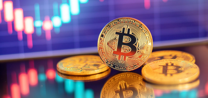 Bitcoin začal ŕu kryptoměn. Druhou nejpopulárnější kryptoměnou je Ethereum (ETH).