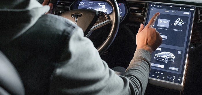 Autopilot Tesly se sám zlepšuje. VIP lidem ale více než ostatním