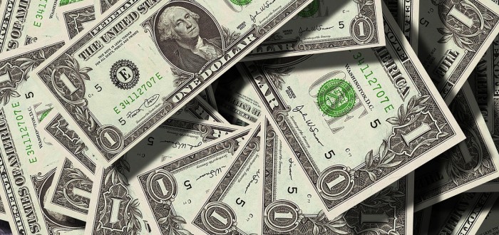Rusko vedením války přichází až o miliardu dolarů denně, řekl Sean Spoonts, šéfredaktor SOFREP, média zaměřeného na vojenské zpravodajství