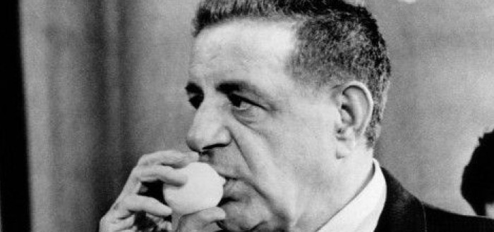 Joe Vlachi jako první porušil zákon mlčenlivosti. 