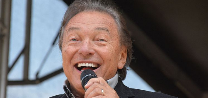 Mnohonásobný zlatý slavík Karel Gott trpěl onemocněním, které postihuje celý organismus