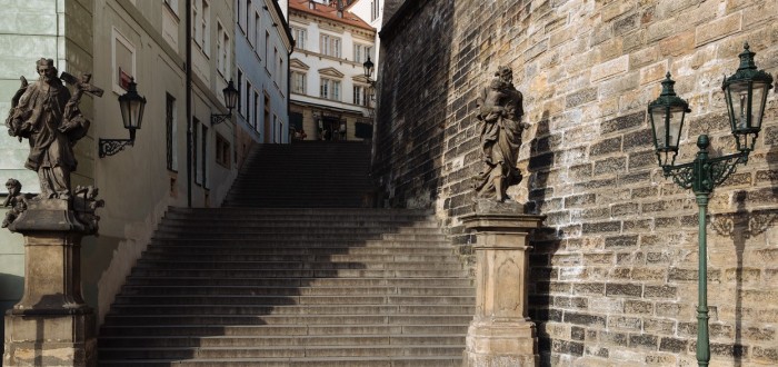 Radniční schody byly původní hlavní cestou na Pražský hrad