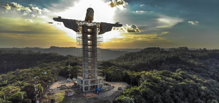 V Brazílii dokončují novou sochu Krista, který bude třetí největší na světě