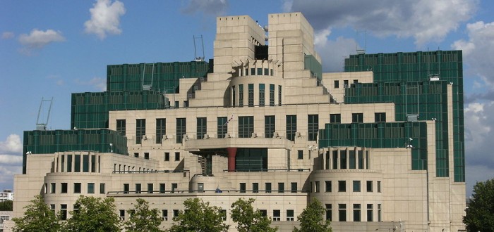 MI5 a MI6 varují vládu ve vztahu k Číně
