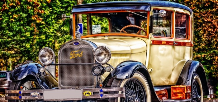 Na počátku minulého století bylo na území našeho státu jen málo automobilů