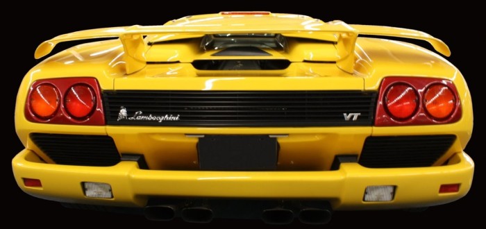Papež získal 900 tisíc euro za vydražené lamborghini