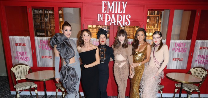 Emily in Paris milují diváci po celém světě