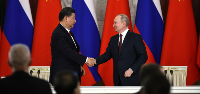 Si Ťin-pching a ruský prezident Vladimir Putin v Moskvě. Čínský prezident dává najevo, že pokud Tchaj-wan vyhlásí jednostrannou nezávislost, bude to znamenat útok na ostrov