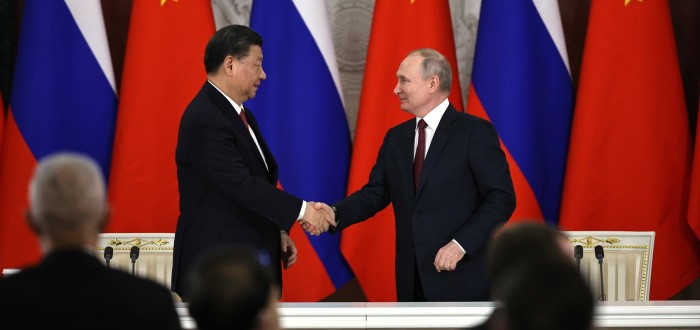 Si Ťin-pching a ruský prezident Vladimir Putin v Moskvě. Čínský prezident dává najevo, že pokud Tchaj-wan vyhlásí jednostrannou nezávislost, bude to znamenat útok na ostrov