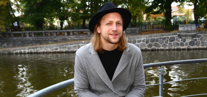S manželkou Tamarou Klusovou má dcery Josefínu a Jenovéfu a syna Alfréda