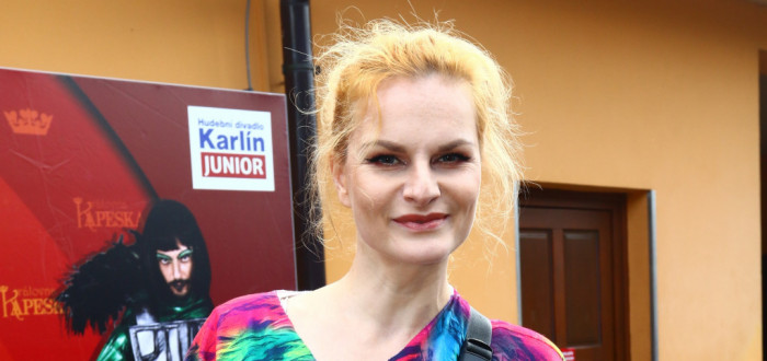 Iva Pazderková se proslavila především účinkováním ve stand-up komedii Na stojáka