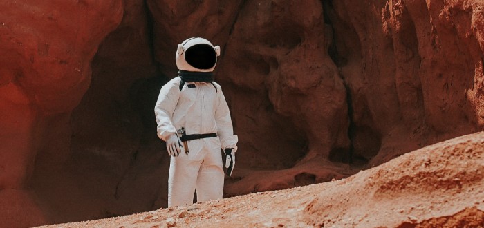 Půda na Marsu je suchá a silně ozářená. Pravděpodobnost toho, že na planetě budou jakékoliv známky života, je tedy velmi malá