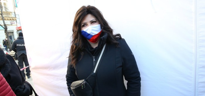 Ilona Csáková před svým vystoupením na Václavském náměstí v rámci demonstrace proti vládním opatřením