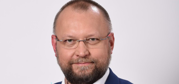 Od roku 2000 se Jan Bartošek živil jako terapeut v Terapeutické komunitě Podcestný mlýn u Dačic, kde se věnoval práci s pacienty trpícími závislostí na návykových látkách
