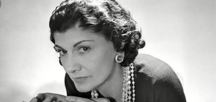 Coco Chanel vyrůstala v sirotčinci