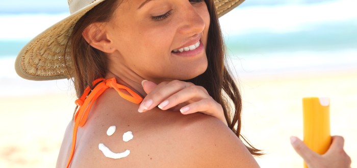 Experti doporučují jako minimální ochranný faktor zvolit SPF 30