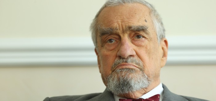 Jeho dědičný šlechtický titul je „kníže ze Schwarzenbergu, vévoda krumlovský, hrabě ze Sulzu a lankrabě klettgavský“
