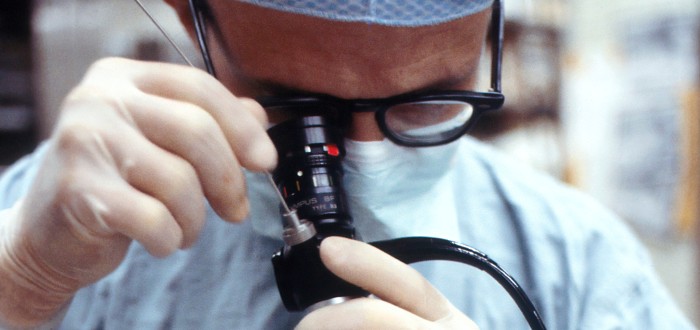Mezi symptomy nádoru na mozku patří i zdánlivě neškodná bolest hlavy