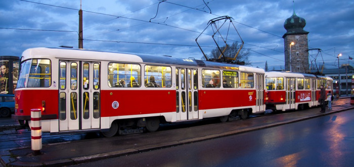 Od půlnoci se do trmvaje nedostanete bez roušky nebo alespoň její náhrady